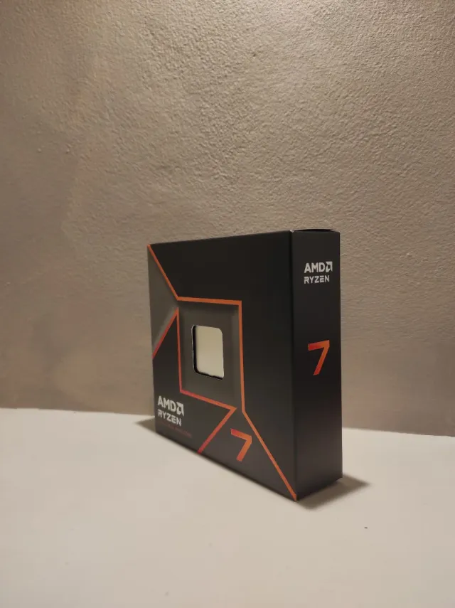 AMD Ryzen 7 9700X Processore