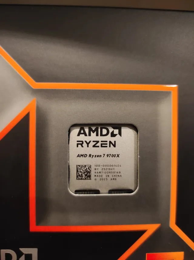 AMD Ryzen 7 9700X Processore
