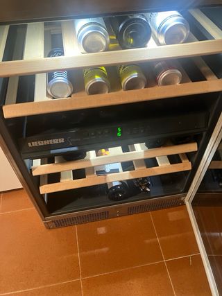 Vinoteca Liebherr Vinidor. 60x60 alto 85. año2015