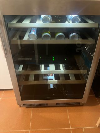 Vinoteca Liebherr Vinidor. 60x60 alto 85. año2015