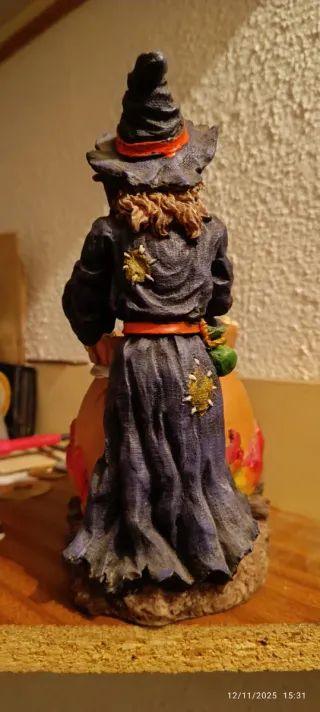 Figura hucha bruja caldero brujería