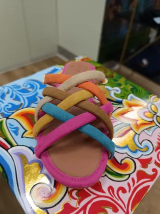 Sandalias planas multicolor