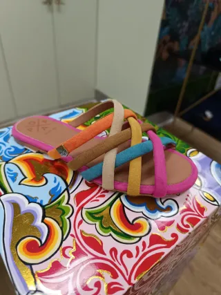 Sandalias planas multicolor