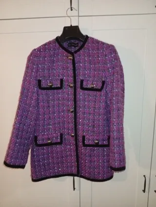 Chaqueta tweed morada detalles terciopelo y brillo