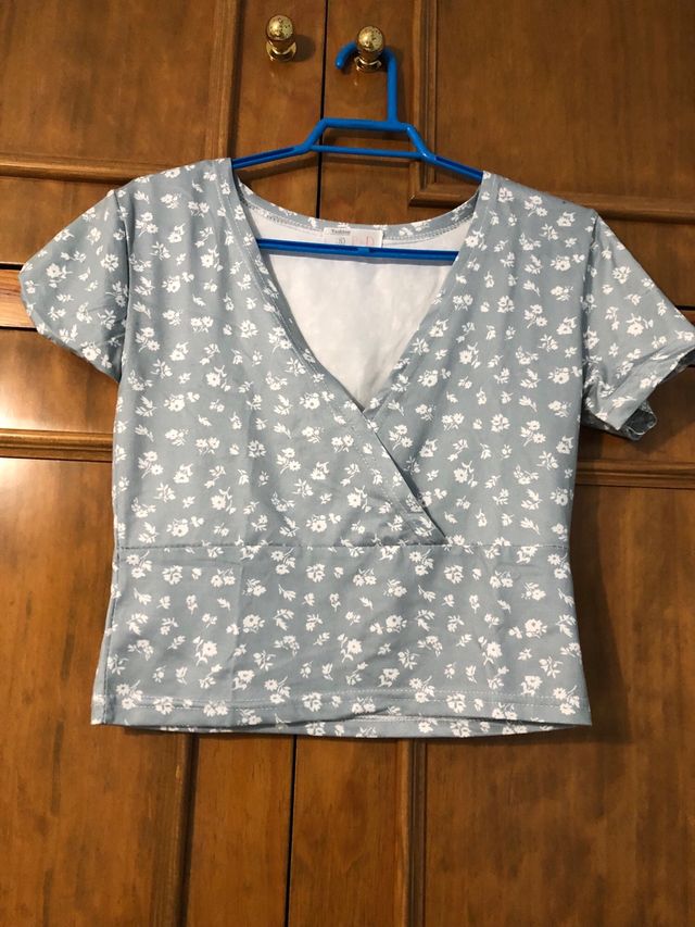 Blusa floral cruzada manga corta
