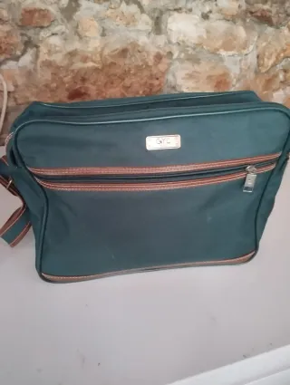 Maleta mediana GYL verde y marrón