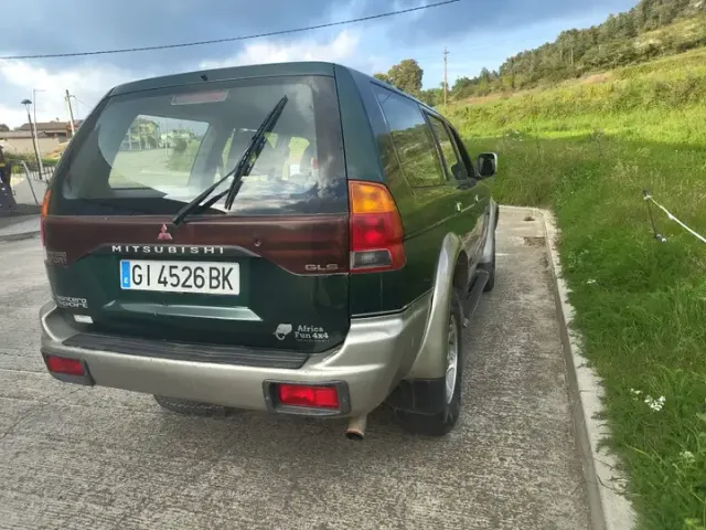 Mitsubishi montero largo