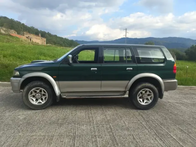 Mitsubishi montero largo