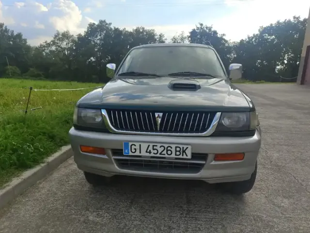 Mitsubishi montero largo