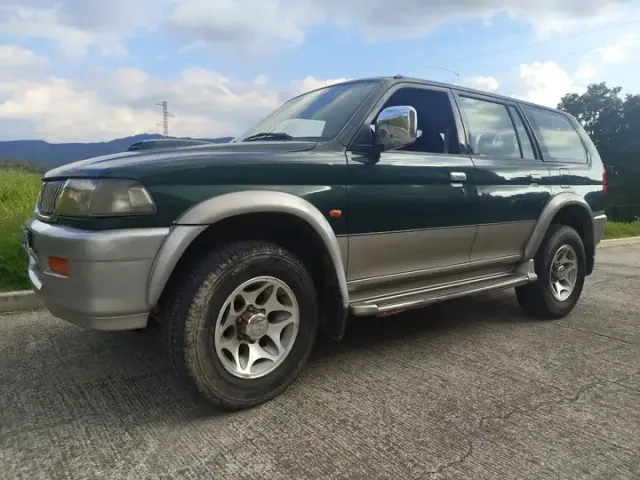 Mitsubishi montero largo