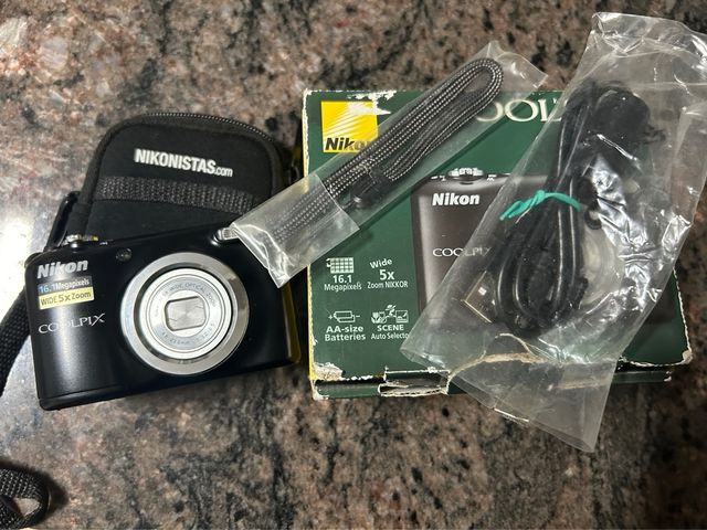 Cámara Nikon Coolpix A10 16.1 MP Zoom 5x. Bien cui