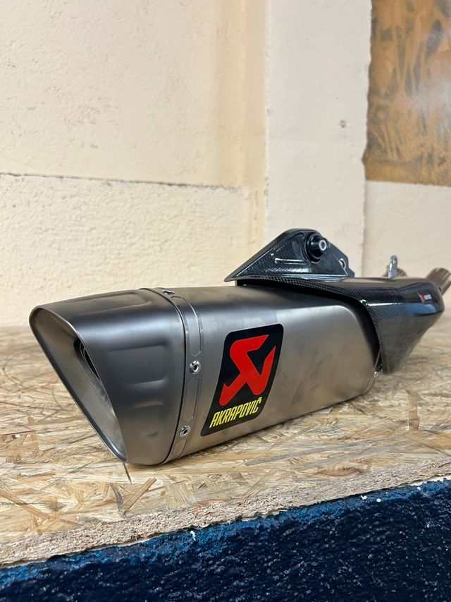 Escape Akrapovic |Supresor de Catalizador YZF R1 M