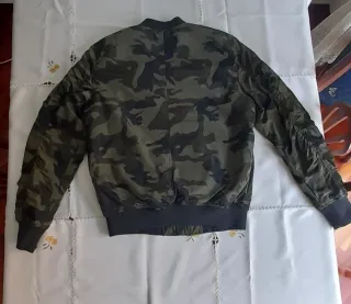 Chaqueta bomber Pull&Bear camuflaje M