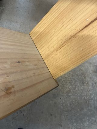 Estantería de madera maciza