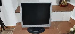 Monitor Acer 17 Plata. Altavoces incorporados
