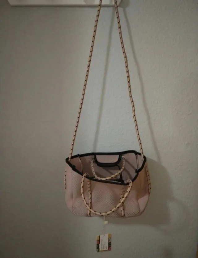 Bolso de mano rosa y negro