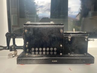 Calculadora mecánica TRIUMPHATOR C2 antigua