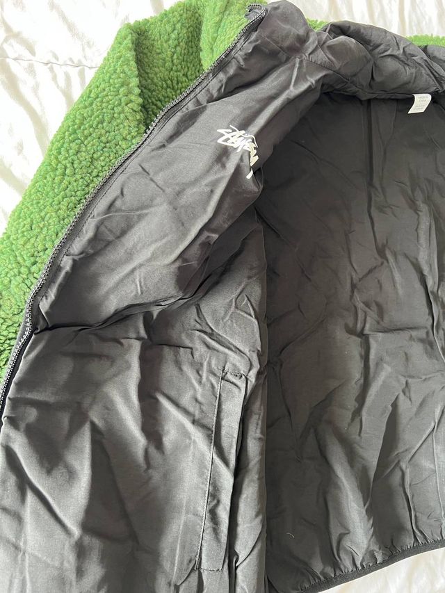 Chaqueta Stussy Negra y Verde