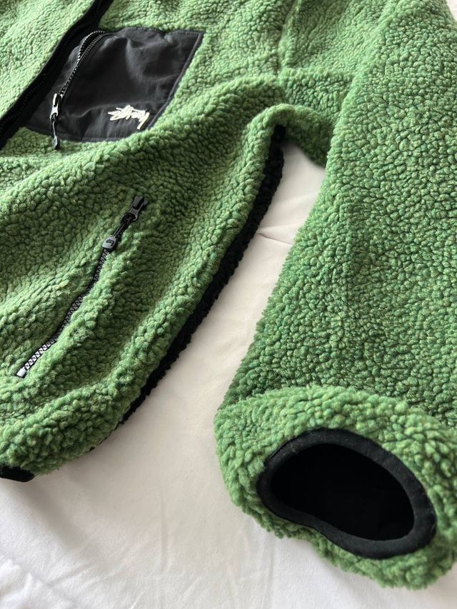 Chaqueta Stussy Negra y Verde