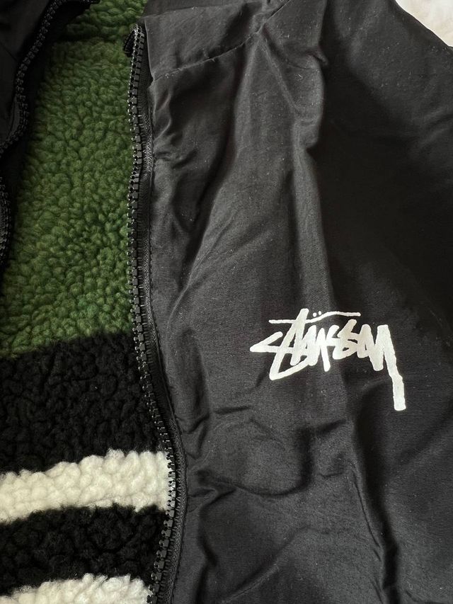 Chaqueta Stussy Negra y Verde