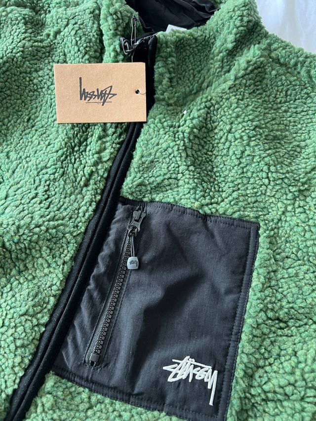 Chaqueta Stussy Negra y Verde