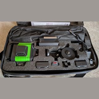 ESTUCHE NIVEL LASER VERDE 360° 16 LINEAS 2 BATERÍA