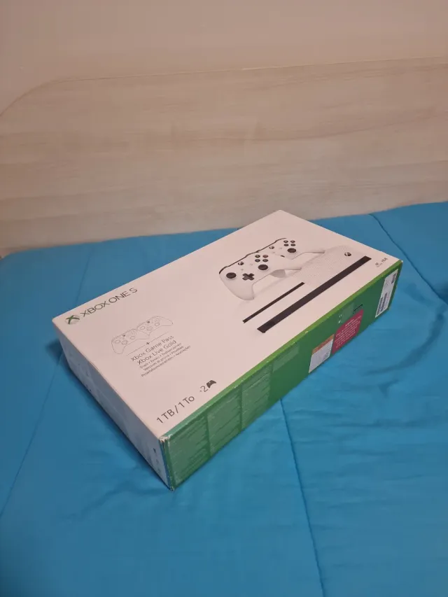 Caja Xbox One S 1TB + Game Pass + Xbox Live Gold