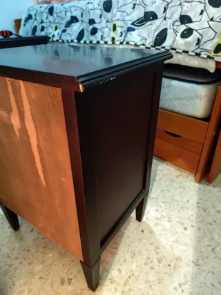 Mesita de noche de madera Caoba