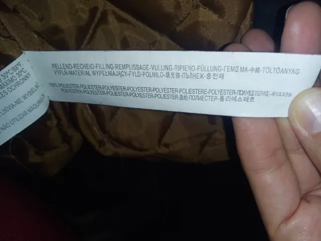 Abrigo negro con detalles grises