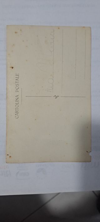 Cartolina postale antica con madre e figli