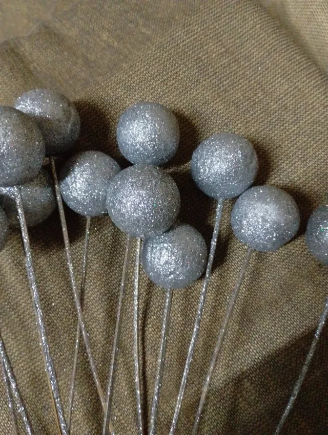 Adornos decorativos prateados