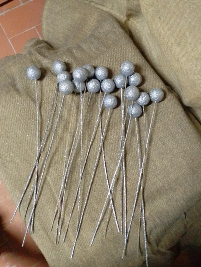 Adornos decorativos prateados