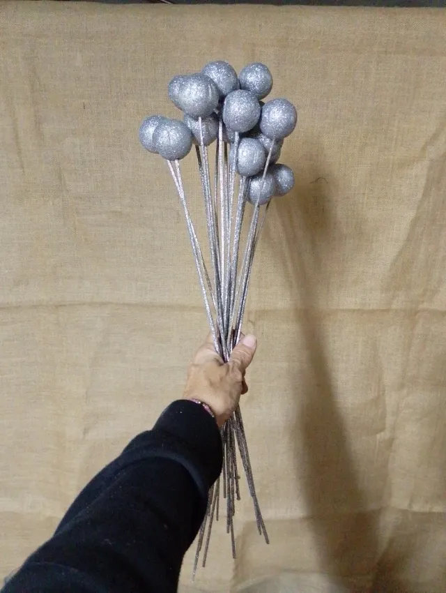 Adornos decorativos prateados