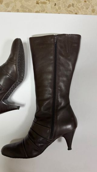 Botas altas de piel marrones