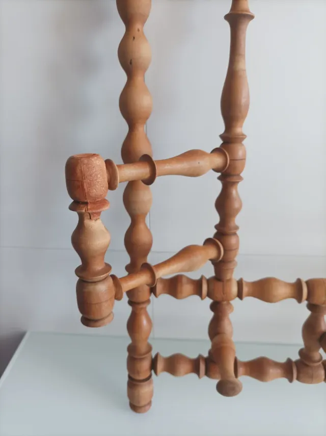 Perchero de madera estilo eduardiano