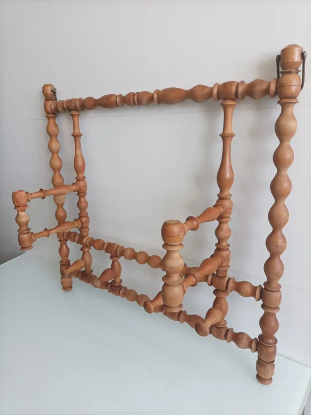 Perchero de madera estilo eduardiano