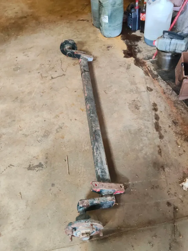 Eje de remolque con manguetas