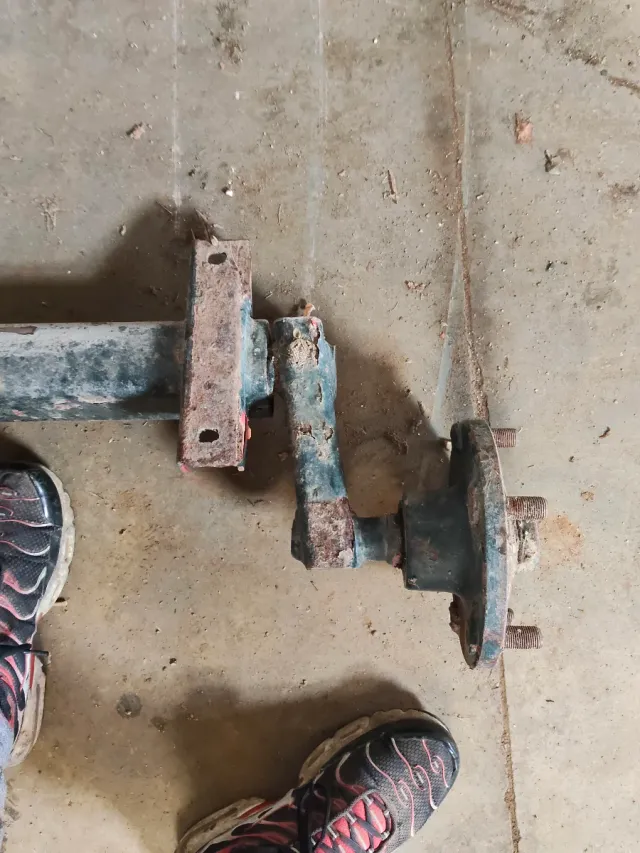 Eje de remolque con manguetas