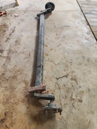 Eje de remolque con manguetas