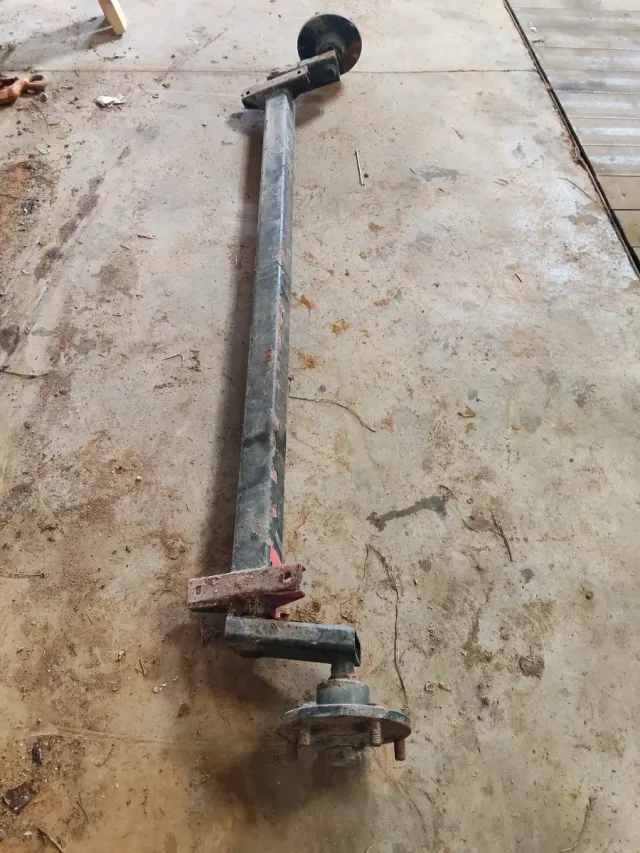 Eje de remolque con manguetas