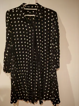 Camisa de lunares negra y blanca