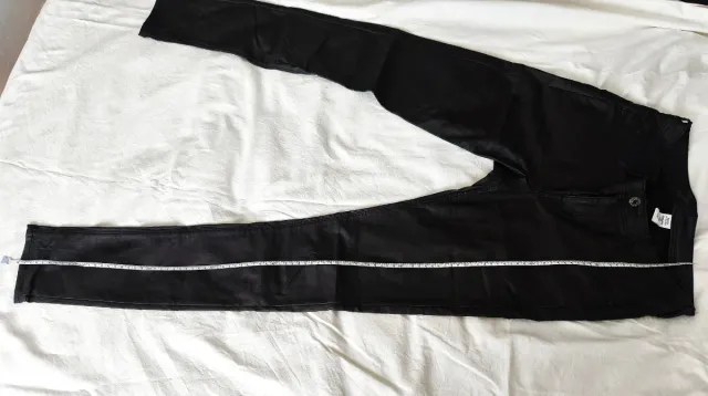Pantalón pitillo negro brillante H&M