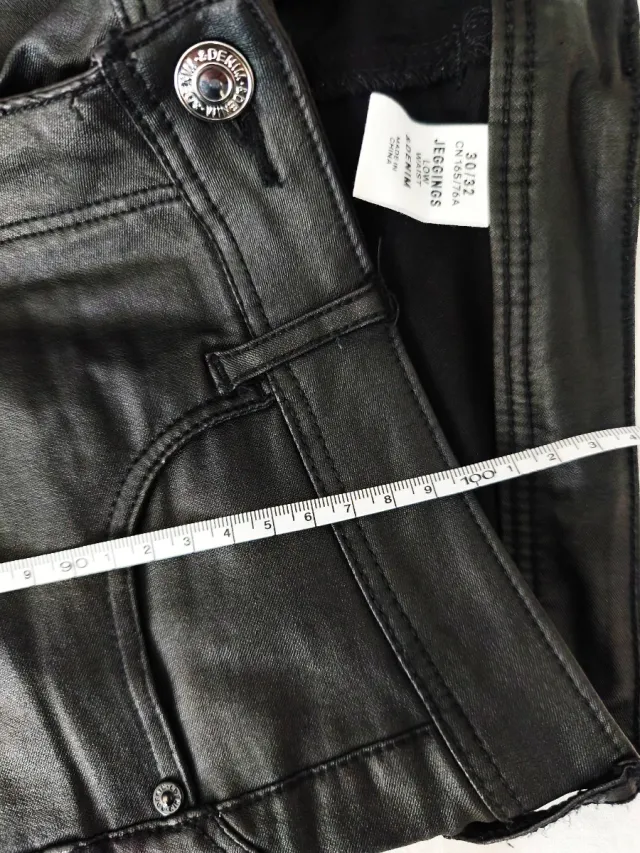 Pantalón pitillo negro brillante H&M