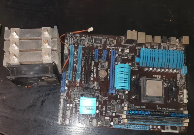 Placa Base ASUS AM3+ con CPU y RAM