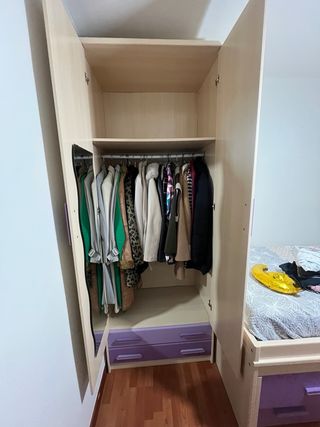 Dormitorio juvenil completo y venta por separado.