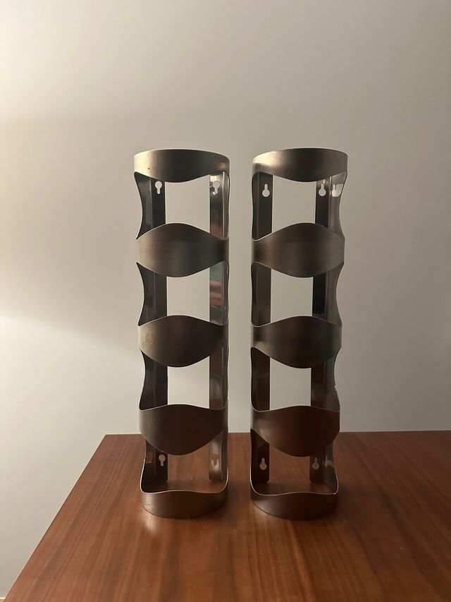 Dos botelleros de acero inoxidable