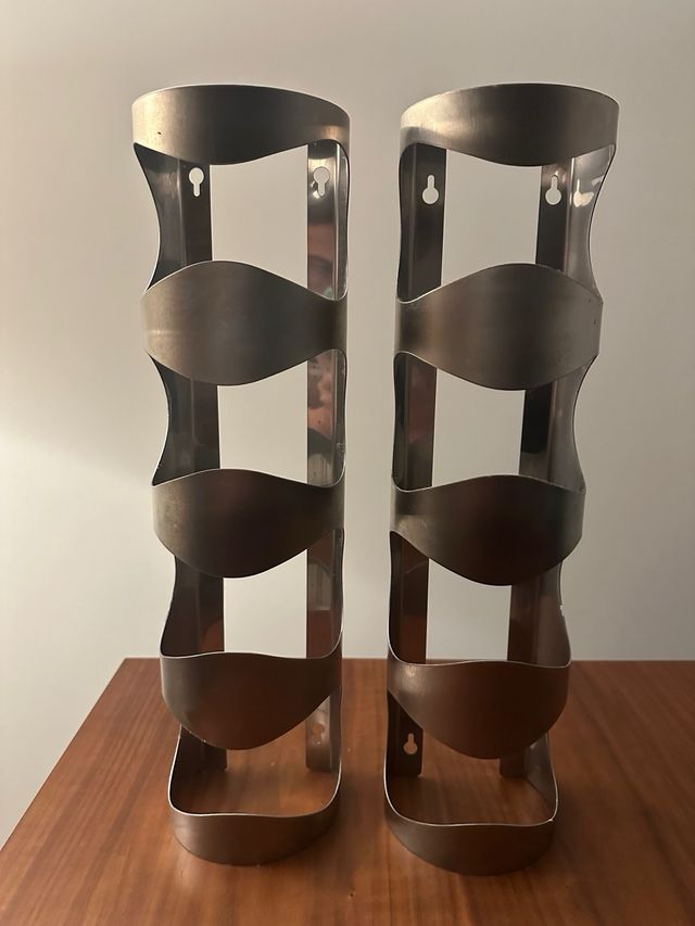 Dos botelleros de acero inoxidable