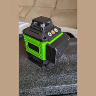 ESTUCHE NIVEL LASER VERDE 360° 16 LINEAS 2 BATERÍA