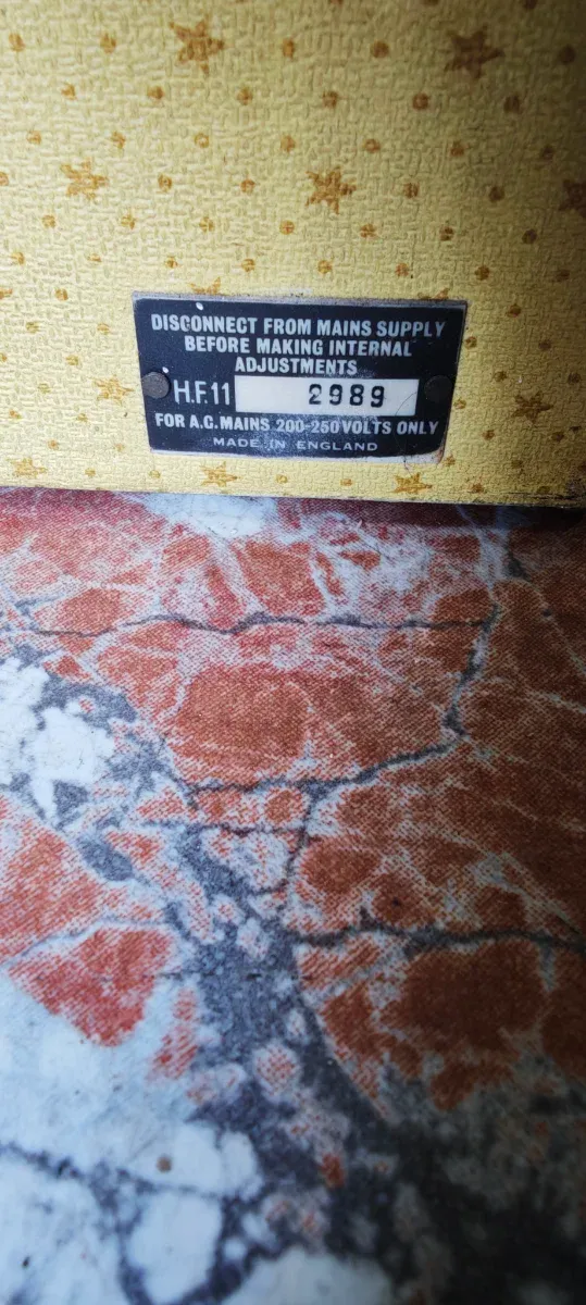 Giradischi vintage beige e dorato