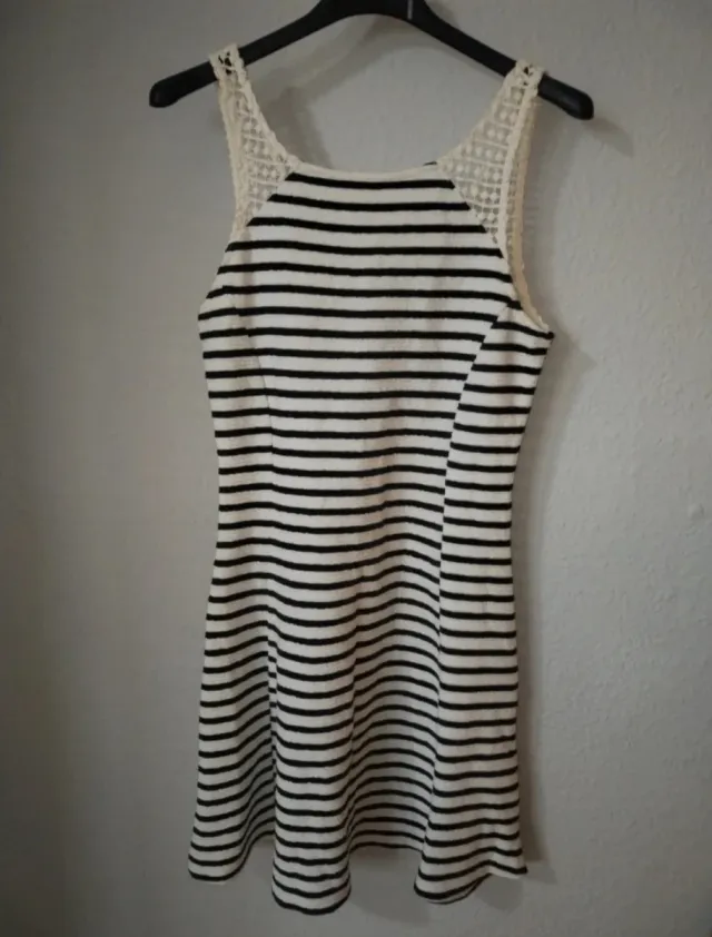 Vestido rayas blanco y negro con encaje